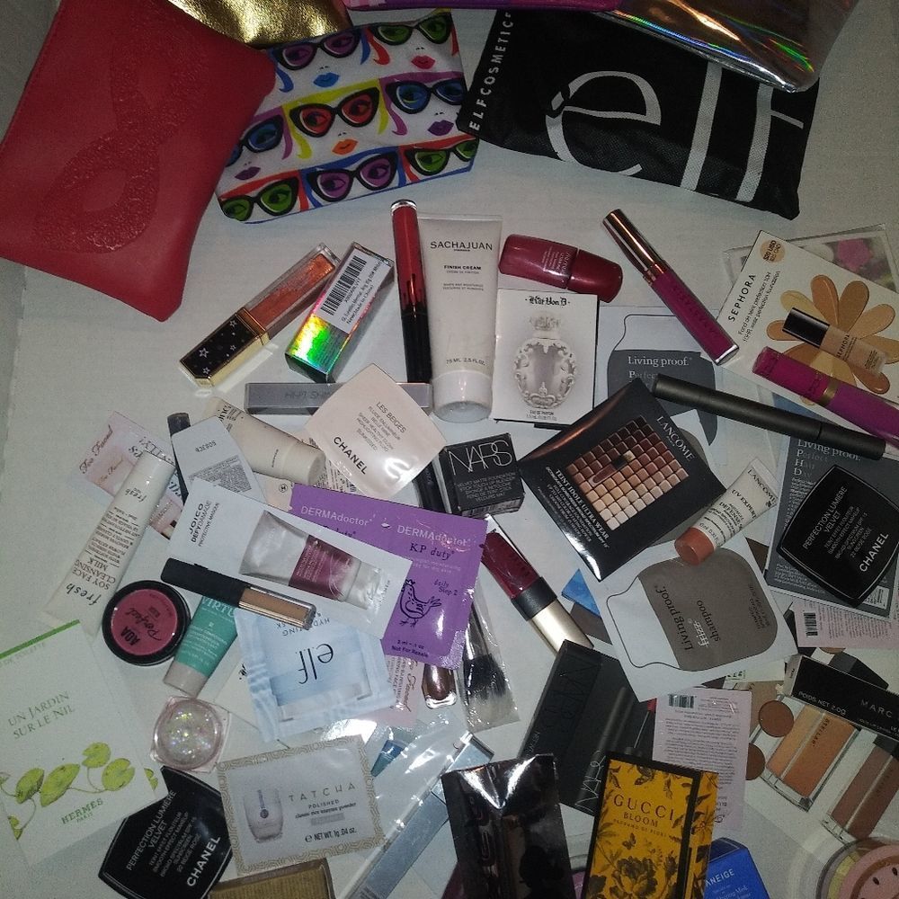 Mystery bag. Filled with products- sample, luxury makeup and skincare. - Picture 2 of 4